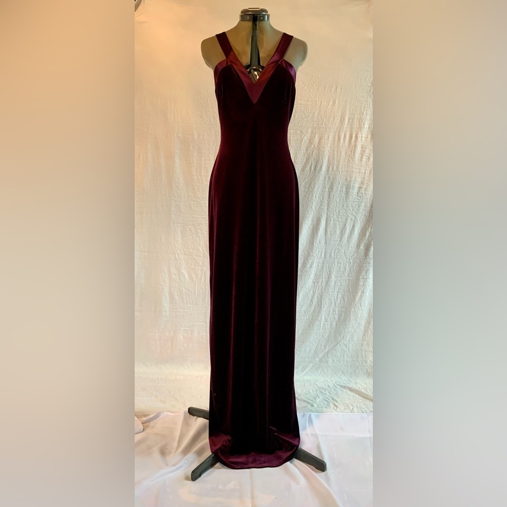 Vintage - David Meister Velvet Burgundy Formal Dress. Size 8